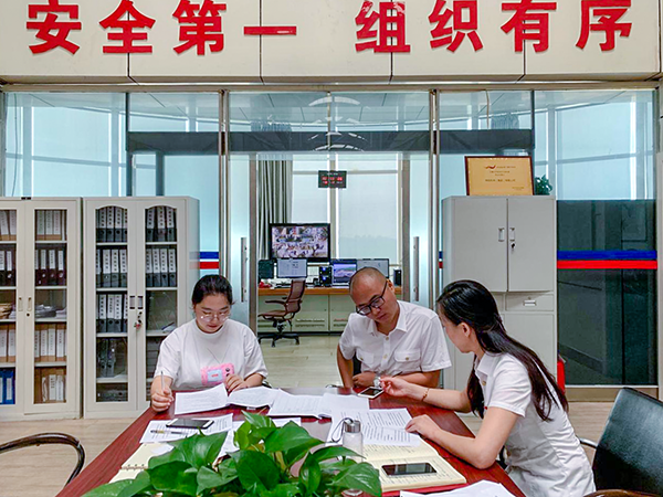6月20日，運行指揮中心協(xié)同各保障單位組織開展了2019年大面積航班延誤應(yīng)急處置演練。.png
